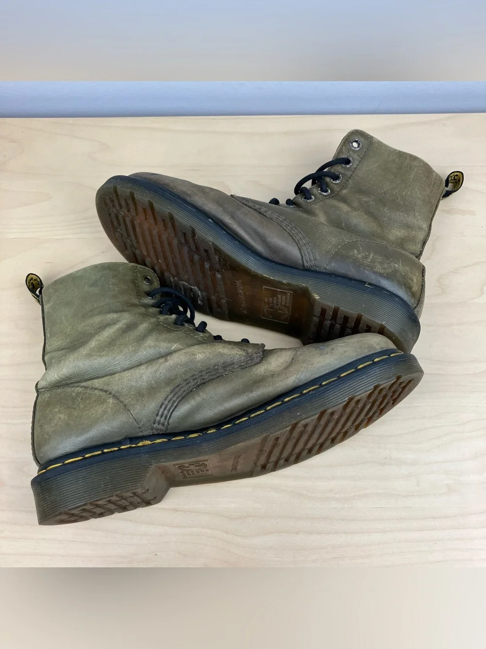Dr. Doc Martens Women’s Size 9 1460 Olive Green Leather Combat Boots Distressed - Picture 6 of 10